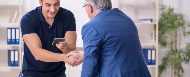 Abogados De Defensa De Deportación Ofrecen Apoyo Legal